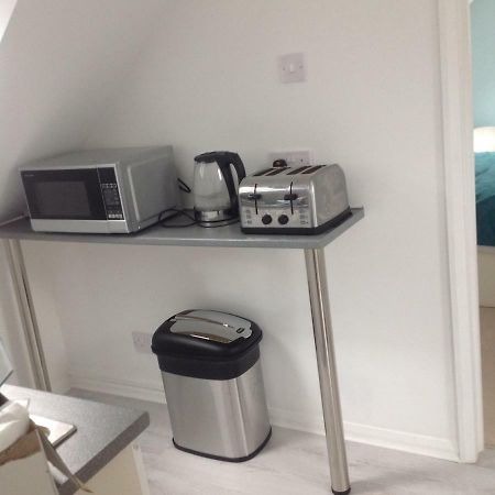 Number Forty One Bed & Breakfast Hillingdon Bagian luar foto