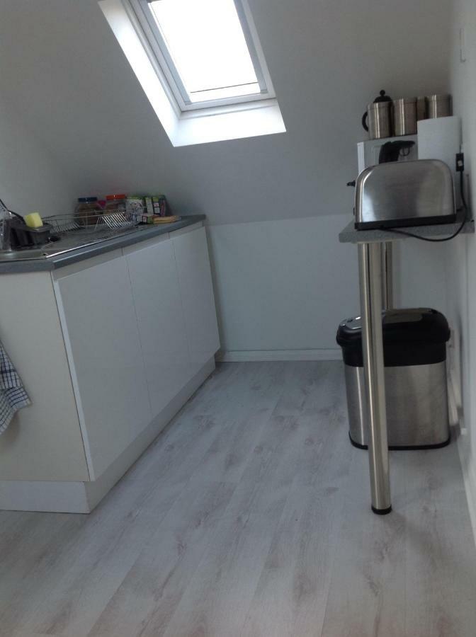 Number Forty One Bed & Breakfast Hillingdon Bagian luar foto