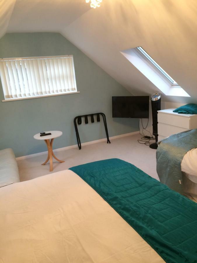 Number Forty One Bed & Breakfast Hillingdon Bagian luar foto