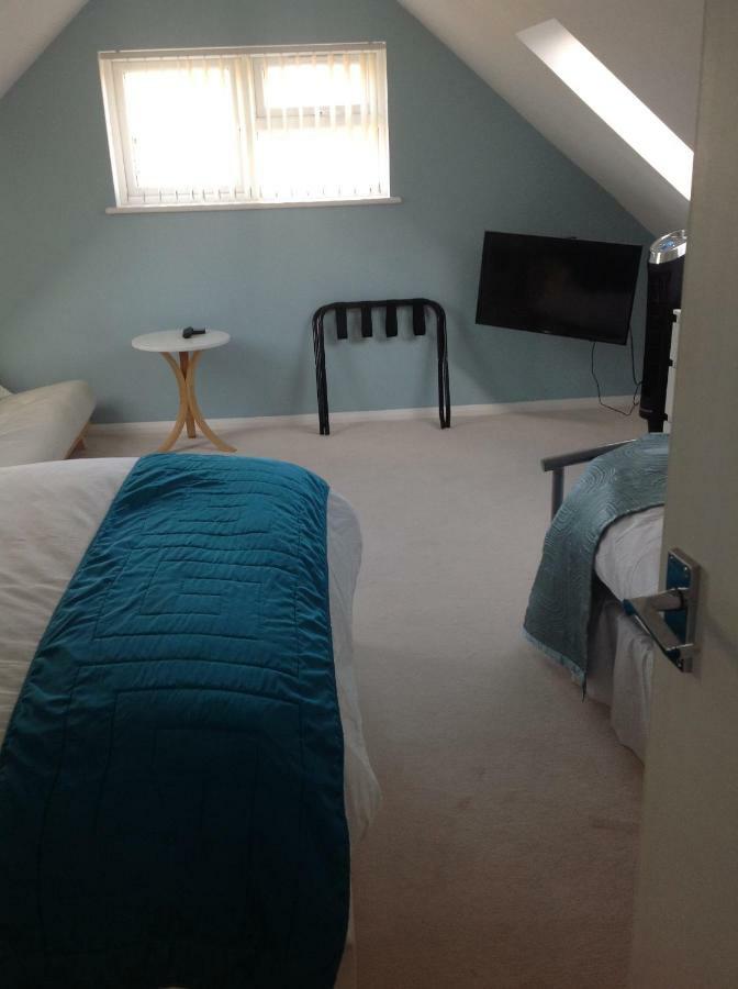 Number Forty One Bed & Breakfast Hillingdon Bagian luar foto